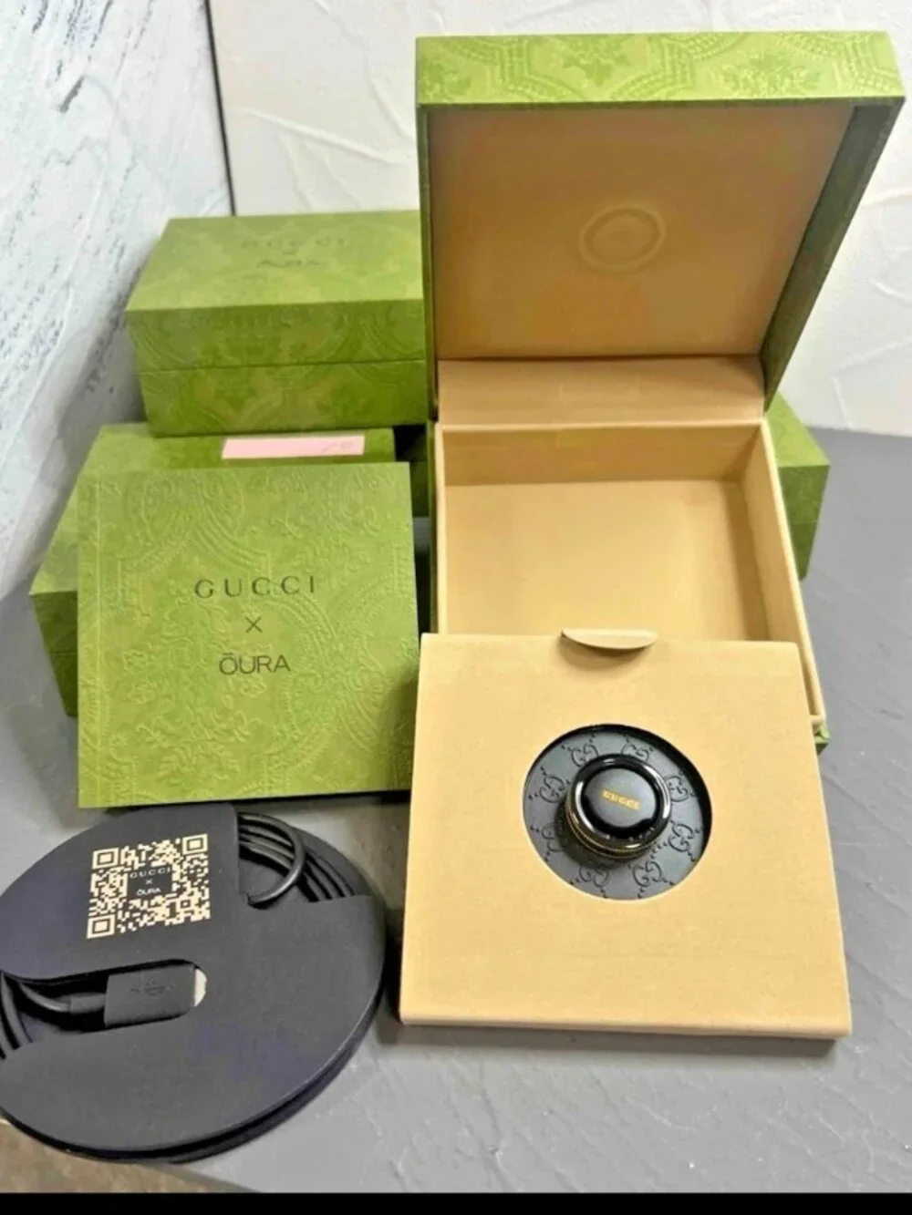 Gucci x Oura Ring Black and Gold Health Tracker Size 12